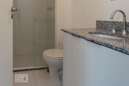 Banheiro social de apartamento para alugar com 2 quartos, 50m² em Vila Clementino, São Paulo