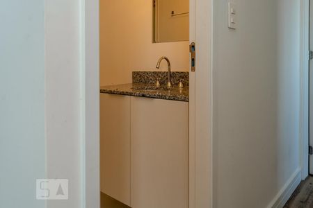 Banheiro social de apartamento para alugar com 2 quartos, 50m² em Vila Clementino, São Paulo