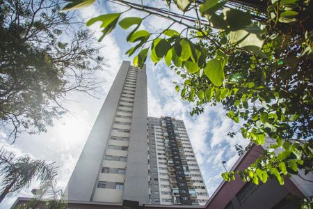 Apartamento para alugar com 50m², 2 quartos e 1 vaga Apartamento para alugar com 50m², 2 quartos e 1 vagaFachada