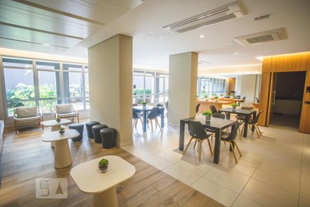 Apartamento para alugar com 50m², 2 quartos e 1 vaga Apartamento para alugar com 50m², 2 quartos e 1 vagaÁrea comum - Salão de festas