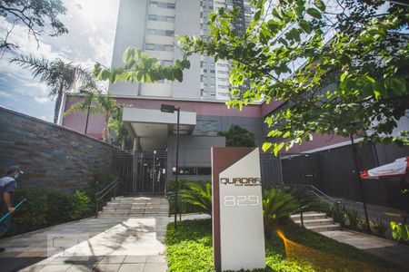 Apartamento para alugar com 50m², 2 quartos e 1 vaga Apartamento para alugar com 50m², 2 quartos e 1 vagaFachada