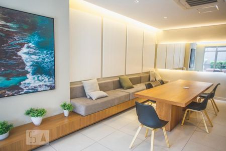 Apartamento para alugar com 50m², 2 quartos e 1 vaga Apartamento para alugar com 50m², 2 quartos e 1 vagaÁrea comum - Salão de festas