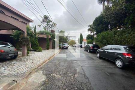 Casa à venda com 585m², 4 quartos e 6 vagas Casa à venda com 585m², 4 quartos e 6 vagasVista da Rua