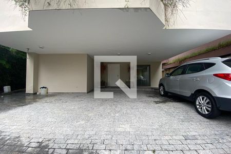 Casa à venda com 585m², 4 quartos e 6 vagas Casa à venda com 585m², 4 quartos e 6 vagasGaragem