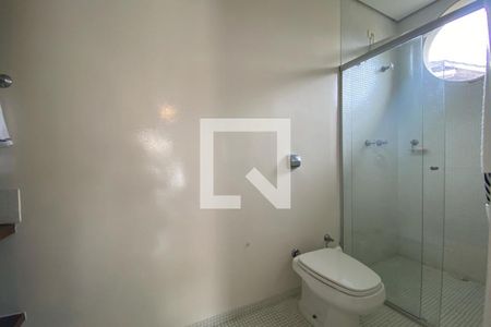 Casa à venda com 585m², 4 quartos e 6 vagas Casa à venda com 585m², 4 quartos e 6 vagasBanheiro da Suíte 4