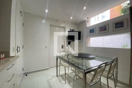 Casa à venda com 585m², 4 quartos e 6 vagas Casa à venda com 585m², 4 quartos e 6 vagasCopa