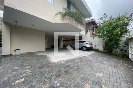 Casa à venda com 585m², 4 quartos e 6 vagas Casa à venda com 585m², 4 quartos e 6 vagasGaragem