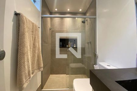 Casa à venda com 585m², 4 quartos e 6 vagas Casa à venda com 585m², 4 quartos e 6 vagasBanheiro da Suíte 3