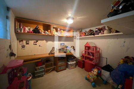 Casa à venda com 585m², 4 quartos e 6 vagas Casa à venda com 585m², 4 quartos e 6 vagasBrinquedoteca