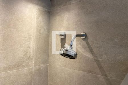 Casa à venda com 585m², 4 quartos e 6 vagas Casa à venda com 585m², 4 quartos e 6 vagasChuveiro