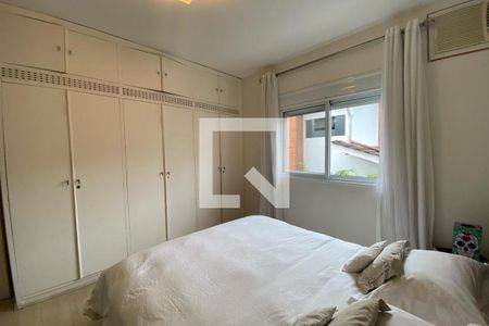 Casa à venda com 585m², 4 quartos e 6 vagas Casa à venda com 585m², 4 quartos e 6 vagasSuíte 1