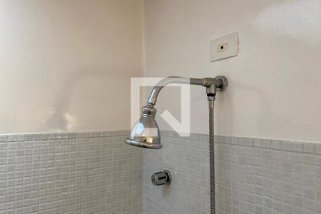 Casa à venda com 585m², 4 quartos e 6 vagas Casa à venda com 585m², 4 quartos e 6 vagasChuveiro