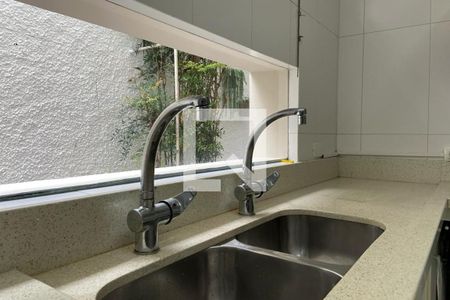 Casa à venda com 585m², 4 quartos e 6 vagas Casa à venda com 585m², 4 quartos e 6 vagasCozinha - Torneira