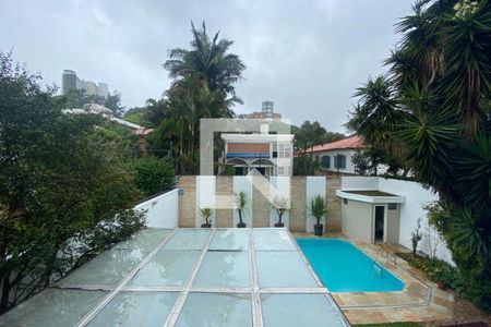 Casa à venda com 585m², 4 quartos e 6 vagas Casa à venda com 585m², 4 quartos e 6 vagasVista da Suíte 4