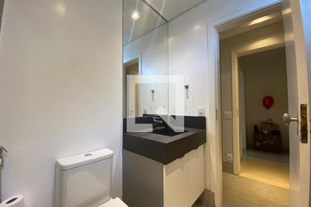 Casa à venda com 585m², 4 quartos e 6 vagas Casa à venda com 585m², 4 quartos e 6 vagasBanheiro da Suíte 3