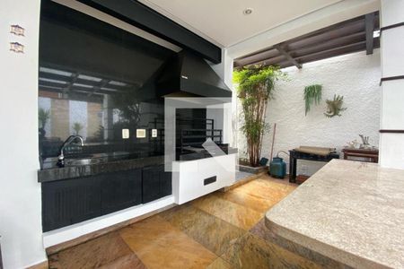 Casa à venda com 585m², 4 quartos e 6 vagas Casa à venda com 585m², 4 quartos e 6 vagasChurrasqueira