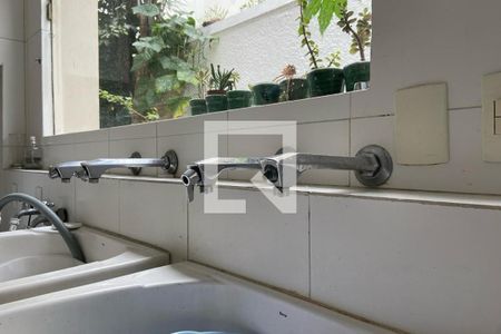 Casa à venda com 585m², 4 quartos e 6 vagas Casa à venda com 585m², 4 quartos e 6 vagasLavanderia (Torneira)