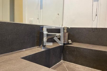 Casa à venda com 585m², 4 quartos e 6 vagas Casa à venda com 585m², 4 quartos e 6 vagasBanheiro - Torneira