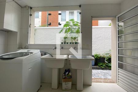 Casa à venda com 585m², 4 quartos e 6 vagas Casa à venda com 585m², 4 quartos e 6 vagasÁrea de Serviço