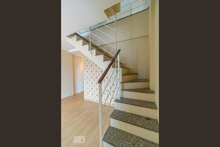 Apartamento à venda com 179m², 3 quartos e 2 vagasEscada