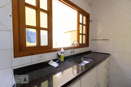 Cozinha de casa de condomínio para alugar com 2 quartos, 70m² em Jardim Monjolo, São Paulo