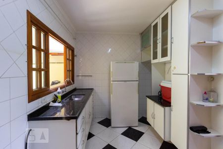 Cozinha de casa de condomínio para alugar com 2 quartos, 70m² em Jardim Monjolo, São Paulo