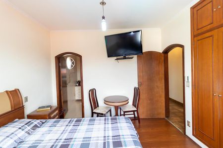 Casa à venda com 320m², 4 quartos e 3 vagasSuíte