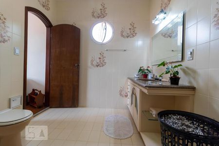 Casa à venda com 320m², 4 quartos e 3 vagasBanheiro da Suíte