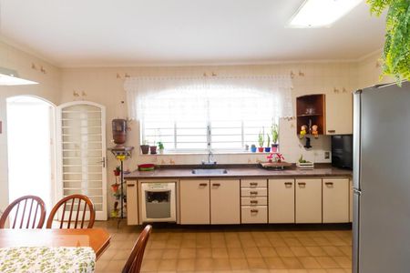 Casa à venda com 320m², 4 quartos e 3 vagasCozinha