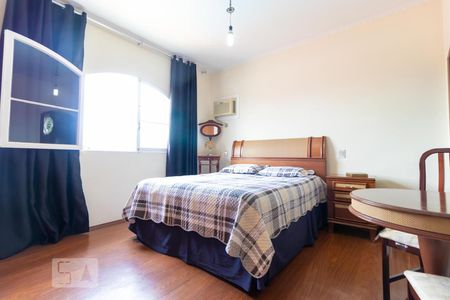 Casa à venda com 320m², 4 quartos e 3 vagasSuíte