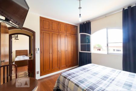 Casa à venda com 320m², 4 quartos e 3 vagasSuíte