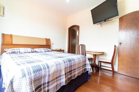 Casa à venda com 320m², 4 quartos e 3 vagasSuíte