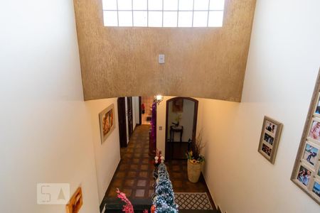 Casa à venda com 320m², 4 quartos e 3 vagasEscada