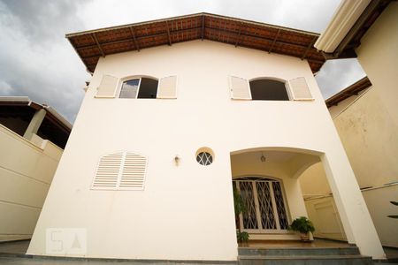 Casa à venda com 320m², 4 quartos e 3 vagasVaranda