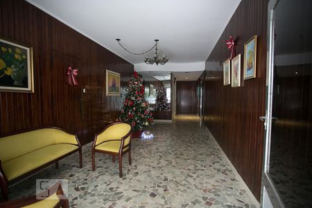 Apartamento à venda com 75m², 2 quartos e 2 vagasEntrada