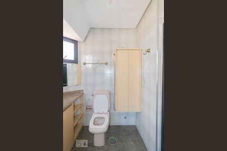 Apartamento à venda com 194m², 4 quartos e 3 vagasBanheiro da Suíte 2