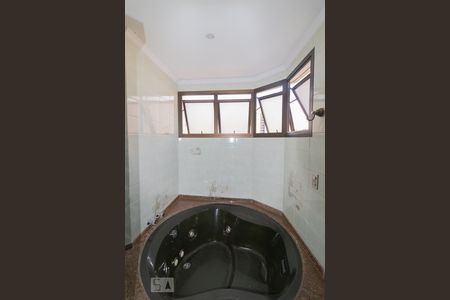 Apartamento à venda com 194m², 4 quartos e 3 vagasBanheiro da Suíte 3