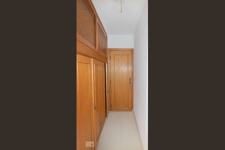 Apartamento à venda com 194m², 4 quartos e 3 vagasSuíte 3 - Corredor