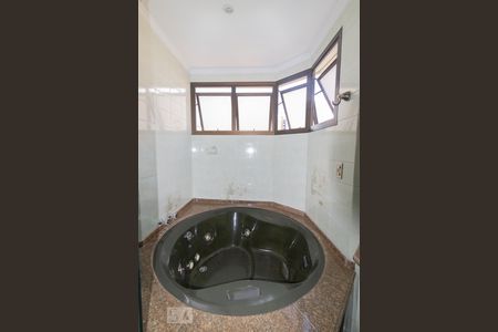 Apartamento à venda com 194m², 4 quartos e 3 vagasBanheiro da Suíte 3