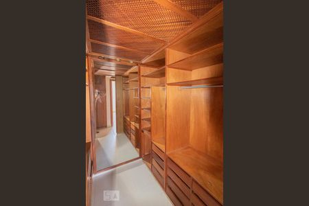 Apartamento à venda com 194m², 4 quartos e 3 vagasSuíte 3 - Closet