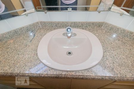 Apartamento à venda com 194m², 4 quartos e 3 vagasBanheiro da Suíte 2