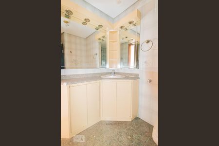 Apartamento à venda com 194m², 4 quartos e 3 vagasBanheiro da Suíte 1