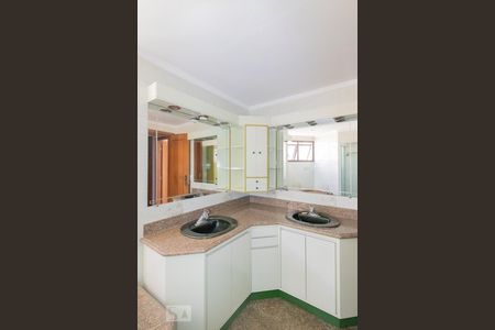 Apartamento à venda com 194m², 4 quartos e 3 vagasBanheiro da Suíte 3