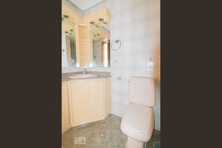 Apartamento à venda com 194m², 4 quartos e 3 vagasBanheiro da Suíte 1