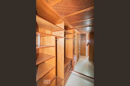 Apartamento à venda com 194m², 4 quartos e 3 vagasSuíte 3 - Closet