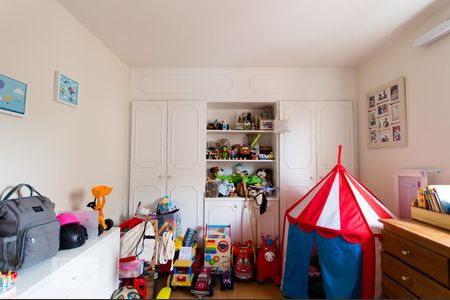 Apartamento à venda com 295m², 4 quartos e 2 vagasDormitório 2