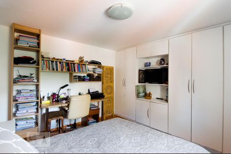 Apartamento à venda com 295m², 4 quartos e 2 vagasSuíte 1