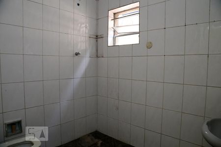 Banheiro de casa para alugar com 2 quartos, 80m² em Vila Santa Luzia, Taboão da Serra