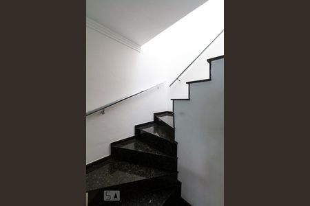 Casa à venda com 167m², 3 quartos e 3 vagasEscada