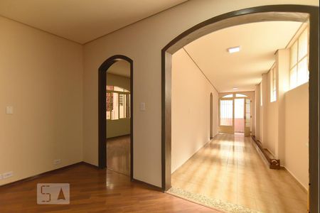 Hall e corredor de casa para alugar com 3 quartos, 192m² em Mooca, São Paulo